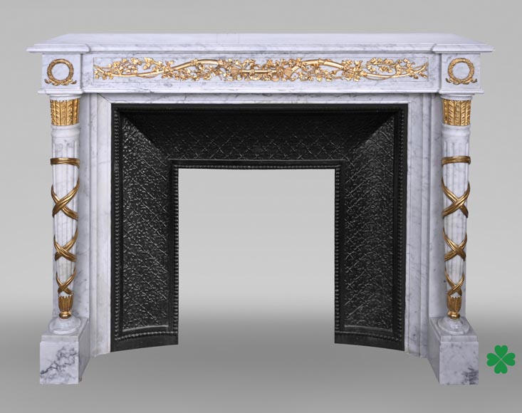 Cheminée Louis XVI en marbre blanc et bronzes dorés Cheminée Louis XVI en marbre blanc et bronzes dorés-0