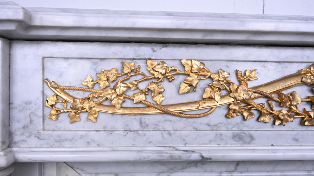 Cheminée Louis XVI en marbre blanc et bronzes dorés Cheminée Louis XVI en marbre blanc et bronzes dorés-3
