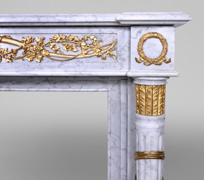 Cheminée Louis XVI en marbre blanc et bronzes dorés Cheminée Louis XVI en marbre blanc et bronzes dorés-6