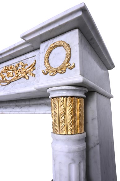 Cheminée Louis XVI en marbre blanc et bronzes dorés Cheminée Louis XVI en marbre blanc et bronzes dorés-7