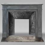 Cheminée de style Louis XVI en marbre bleu turquin, à simple cannelure