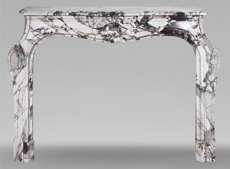 Cheminée de style Louis XV en brèche violette, décorée d'une coquille-0