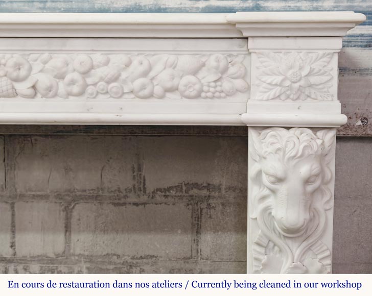 Cheminée de style Napoléon III en marbre statuaire, à décor de fruits et tête de bouc-11