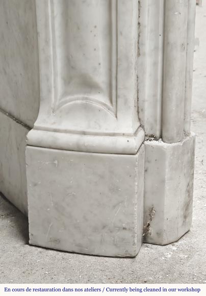 Cheminée style Louis XV en marbre de Carrare décorée d'une coquille-5