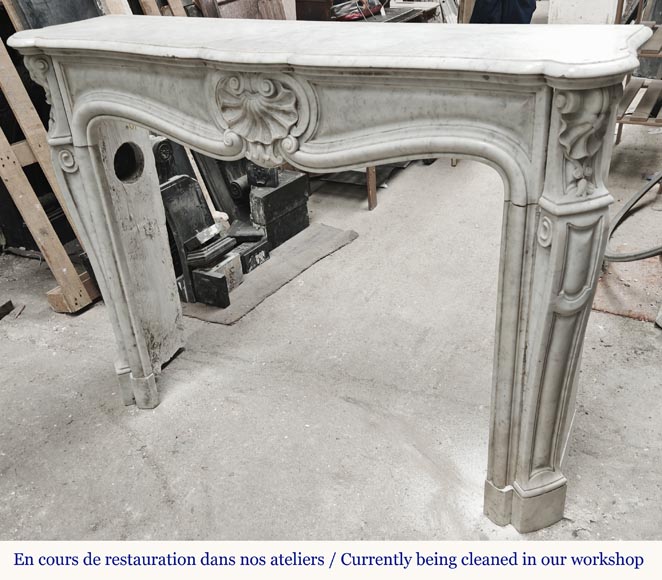 Cheminée style Louis XV en marbre de Carrare décorée d'une coquille-6