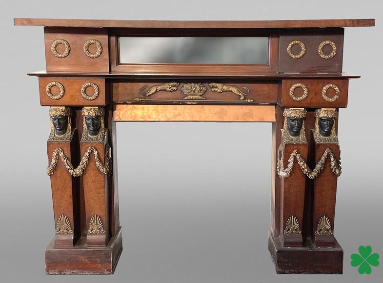 Cheminée d'époque Empire en noyer, ornée de cariatides-0