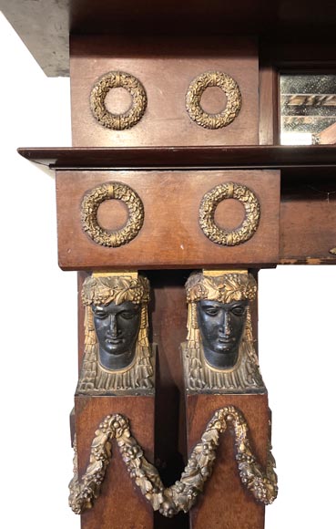 Cheminée d'époque Empire en noyer, ornée de cariatides-3