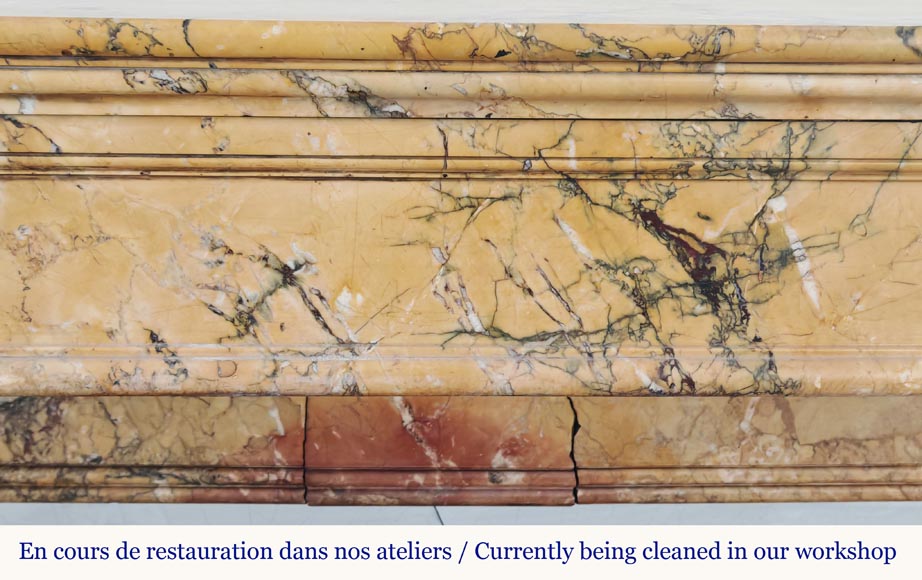 Cheminée patte de lion d'époque Restauration, en marbre Jaune de Sienne-1
