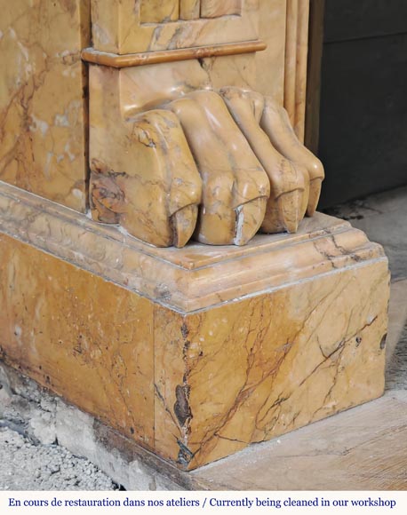 Cheminée patte de lion d'époque Restauration, en marbre Jaune de Sienne-4