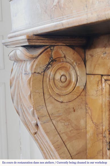 Cheminée patte de lion d'époque Restauration, en marbre Jaune de Sienne-5