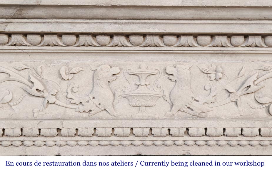 Cheminée de style néo-Renaissance en pierre, à décor végétal Cheminée de style néo-Renaissance en pierre, à décor végétal-1