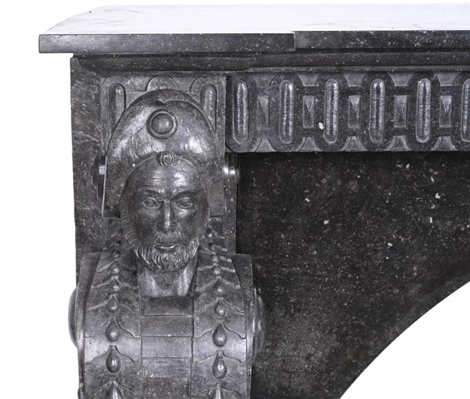 Cheminée en granite noir sculpté – XVIIIe siècle-3