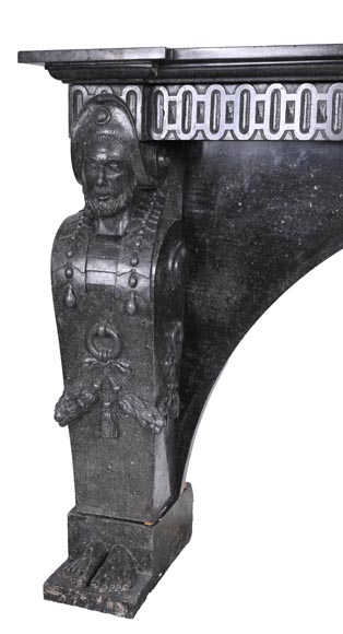 Cheminée en granite noir sculpté – XVIIIe siècle-4