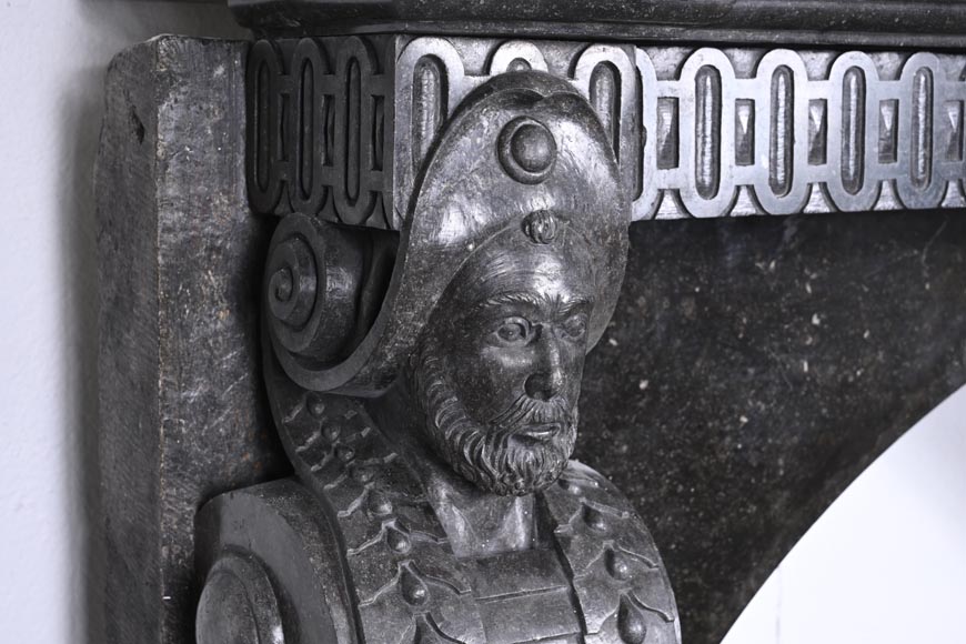 Cheminée en granite noir sculpté – XVIIIe siècle-5