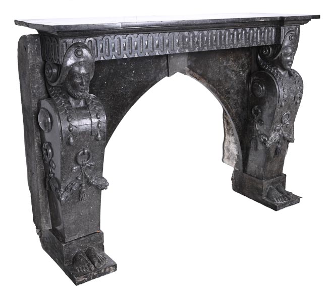 Cheminée en granite noir sculpté – XVIIIe siècle-7