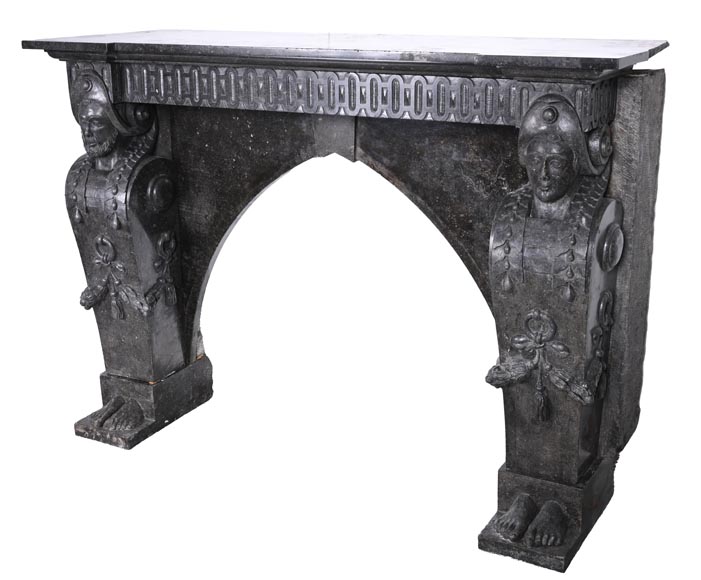 Cheminée en granite noir sculpté – XVIIIe siècle-8