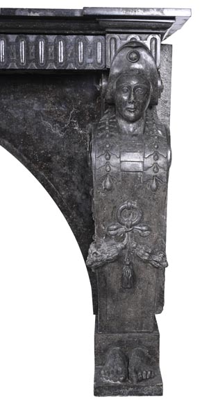 Cheminée en granite noir sculpté – XVIIIe siècle-9
