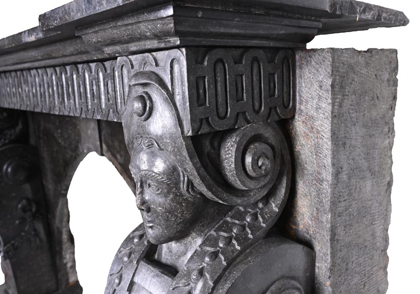 Cheminée en granite noir sculpté – XVIIIe siècle-11