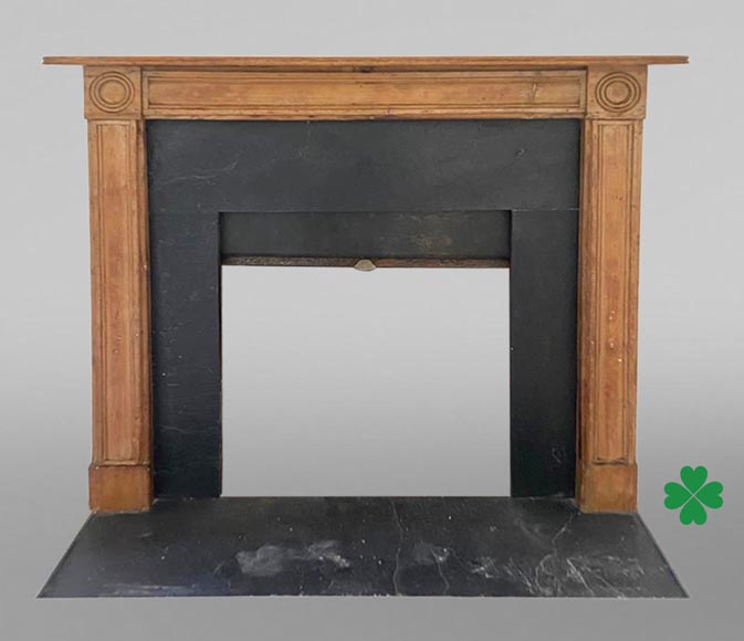 Cheminée de style Louis XVI en bois de sapin et ardoise-0