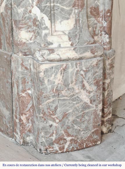 Cheminée d'époque Louis XV en Rouge Royal, décorée d'une palmette-6