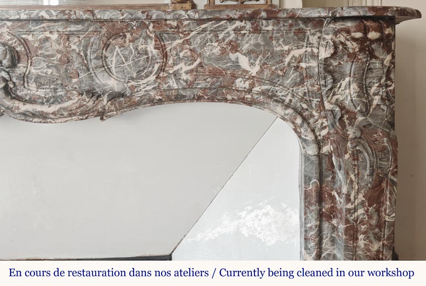 Cheminée d'époque Louis XV en Rouge Royal, décorée d'une palmette-8