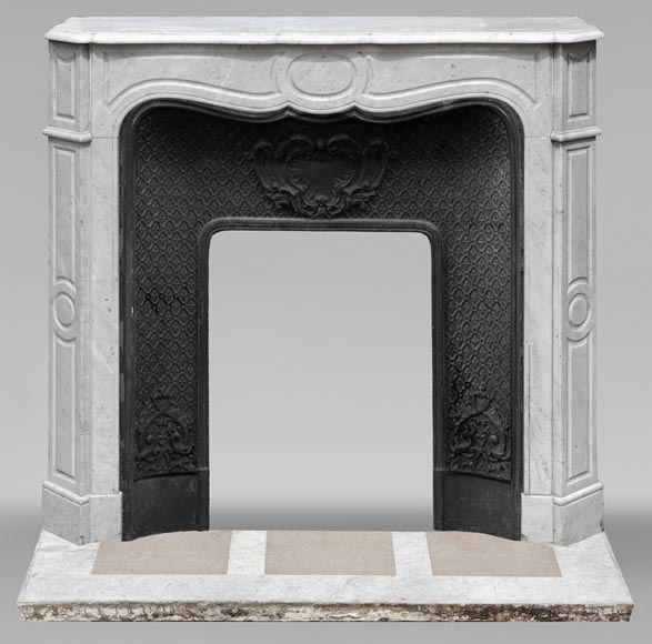 Cheminée de style Louis XV modèle Pompadour, en marbre de Carrare-0