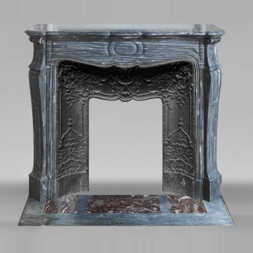 Cheminée de style Louis XV modèle Pompadour, en marbre bleu Turquin