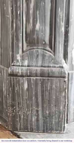 Cheminée de style Louis XV modèle Pompadour, en marbre bleu Turquin-4