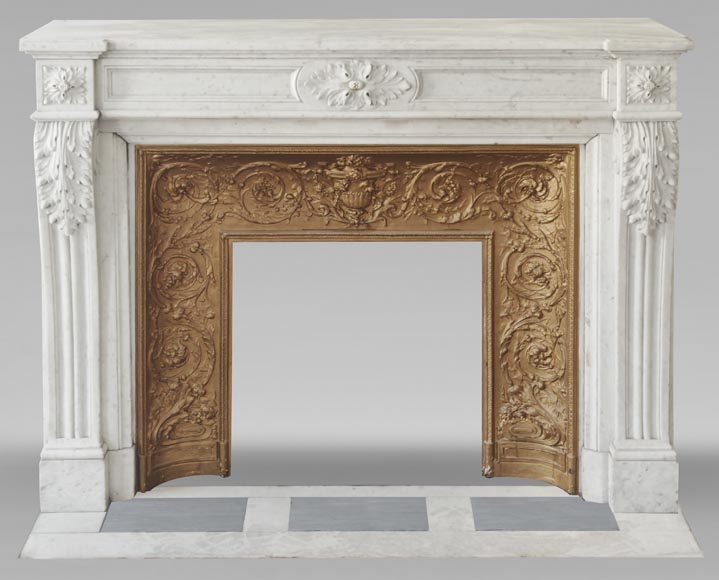 Cheminée de style Louis XVI à feuille d'acanthe, sculptée en marbre de Carrare-0