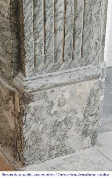 Cheminée moulurée de style Louis XVI en marbre Campan vert-4