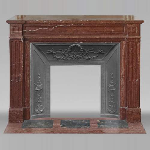 Cheminée de style Louis XVI en marbre rouge Antique
