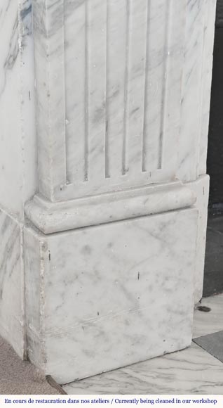 Cheminée de style Louis XVI en marbre de Carrare veiné-4