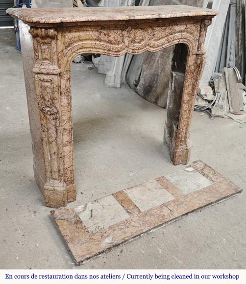 Cheminée de style Louis XV modèle Pompadour, en marbre type brocatelle-2