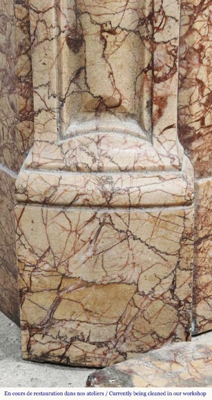 Cheminée de style Louis XV modèle Pompadour, en marbre type brocatelle-4