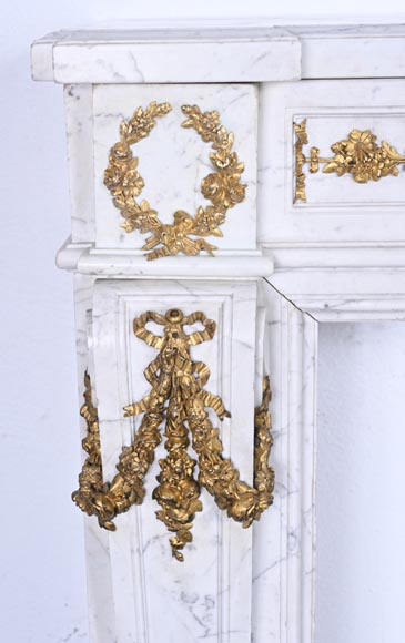 Cheminée de style Louis XVI en marbre de Carrare et bronze doré-3