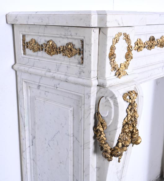 Cheminée de style Louis XVI en marbre de Carrare et bronze doré-7