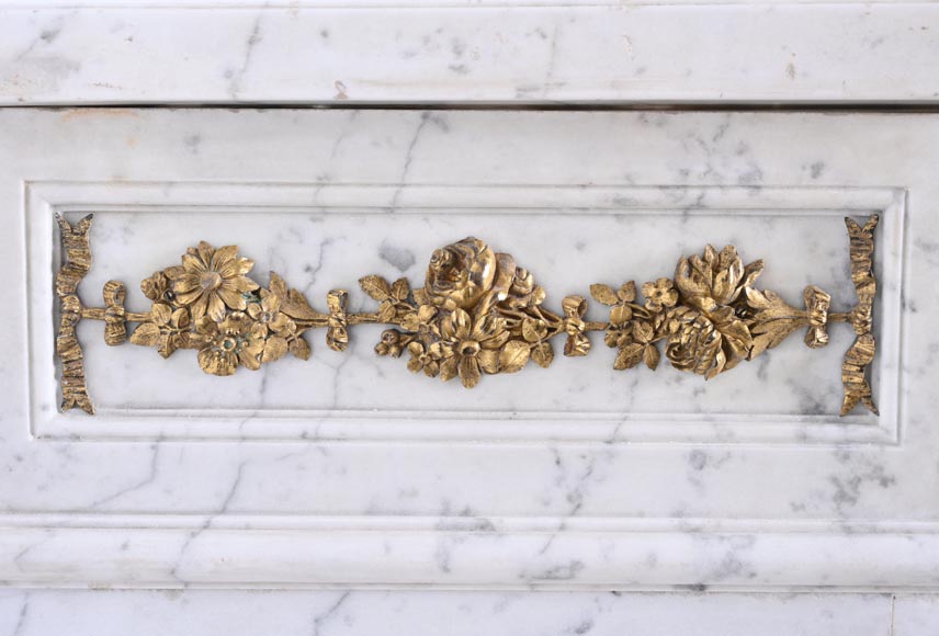 Cheminée de style Louis XVI en marbre de Carrare et bronze doré-8