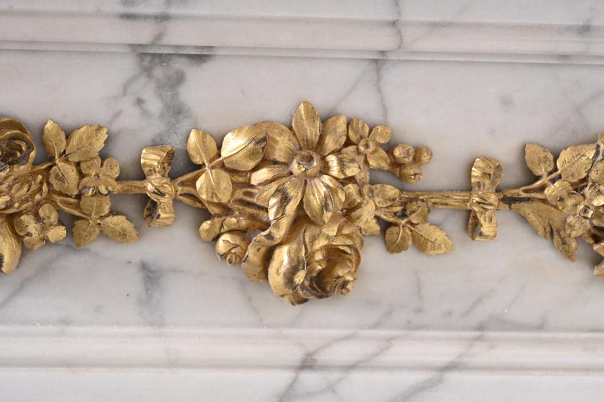 Cheminée de style Louis XVI en marbre de Carrare et bronze doré-13
