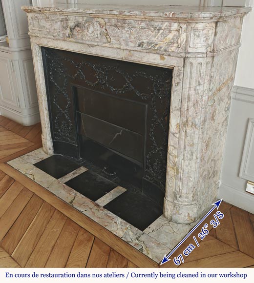 Cheminée de style Louis XVI an angle arrondie, en marbre Sarrancolin-4