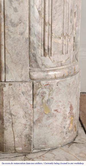 Cheminée de style Louis XVI an angle arrondie, en marbre Sarrancolin-6