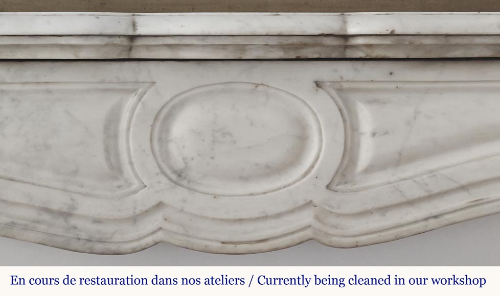Cheminée de style Louis XV modèle Pompadour, en marbre de Carrare-1