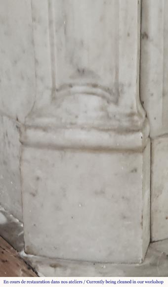 Cheminée de style Louis XV modèle Pompadour, en marbre de Carrare-4