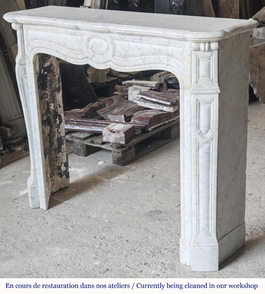 Cheminée de style Louis XV modèle Pompadour, en marbre de Carrare-5