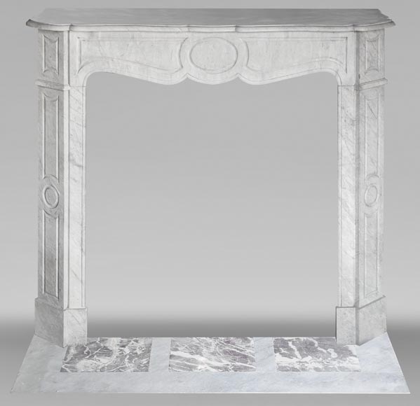 Cheminée de style Louis XV modèle Pompadour, en marbre bleu turquin clair-0