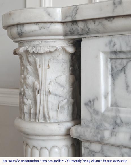 Cheminée de style Louis XVI à colonnes détachées, en marbre Arabescato-5