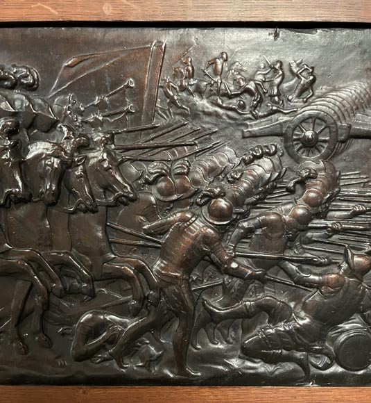 Cheminée en chêne avec bas-reliefs en plâtre imitation bronze, datée de 1896-6
