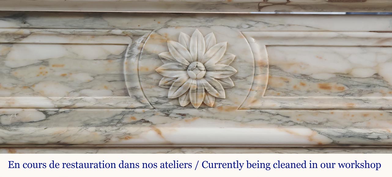 Cheminée de style Louis XVI à coin arrondie, en brèche de Médous-1