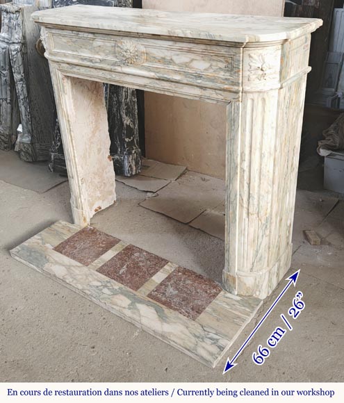 Cheminée de style Louis XVI à coin arrondie, en brèche de Médous-6