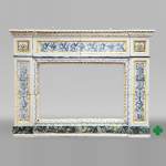 Cheminée en faïence de style Louis XVI, travail italien de la fin du XIXᵉ siècle