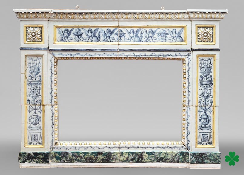 Cheminée en faïence de style Louis XVI, travail italien de la fin du XIXᵉ siècle-0